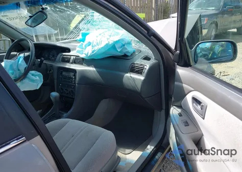 2001 Toyota Camry Le from USA, damaged, VIN 4T1BG28K81U057557